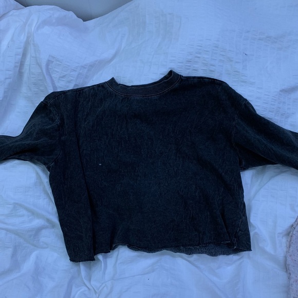Distressed cropped crew neck! - Picture 2 of 3
